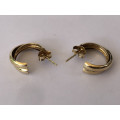 GORGEOUS PAIR OF VINTAGE 9ct YELLOW GOLD SWIRL EARRINGS - THE BUTTERFLY`S ARE MARKED - 1.56g