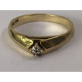 9ct VINTAGE YELLOW GOLD AND DIAMOND RING MARKED `AM` - SIZE H1/2 - 1.43g