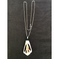 STUNNING 850 ARGENTINIAN SILVER CHAIN WITH A CONICAL THROUGH SECTION PENDANT - 9.40g TOTAL WEIGHT