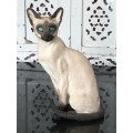 COUNTRY ARTISTS COLLECTABLE CAT FIGURINE -.SIGNED and DATED 2003 -  SIAMESE CAT GLASS EYES