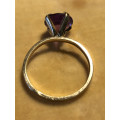 WOW !! STUNNING VINTAGE 9ct YELLOW GOLD AND AMETHYST DRESS RING - SIZE P - CLEARLY MARKED - 2.41g