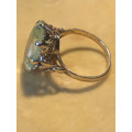WOW !! STUNNING VINTAGE 9ct YELLOW GOLD AND PERIDOT DRESS RING - SIZE L 1/2 - CLEARLY MARKED - 4.54g