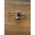WOW !!! STUNNING 9ct YELLOW GOLD SAPPHIRE AND CZ FASHION RING - SIZE P - 1.63 g