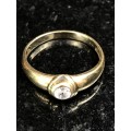 WOW !!! STUNNING 9ct YELLOW GOLD WITH CUBIC ZIRCONIA FASHION RING - SIZE O - 2.38 g