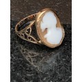 Gorgeous 9ct yellow gold carved Cameo dress ring - 1.40g