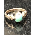 A vintage 9ct yellow gold and turquoise ring - 3.07g - size L