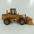 CASE 621 front wheel loader construction model by Conrad #2426 - Scale 1/35