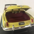 Mira 1950 Chevrolet Styleline model car - Scale 1/18 - hood ornament broken