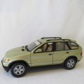Motormax BMW X5 model car with foldable mirrors - Scale 1/18