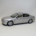 Maisto Jaguar X-Type model car - Scale