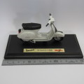 Maisto 1969 Vespa 50 Special die-cast motorcycle - Scale 1/18 in box