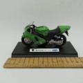 Welly 2001 Kawasaki ZX-12R Ninja die-cast motorcycle - Scale 1/18 in box