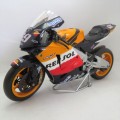 NewRay 2005 Honda RC211V Team Repsol MotoGP model motorcycle - #69 Nicky Hayden - Scale 1/12