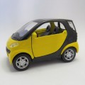 Maisto Smart City-Coupe model car - Pull back action - Scale 1/39