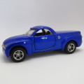 Maisto 2000 Chevrolet SSR Concept model car - Pull back action - Scale 1/36
