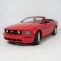 AutoArt Ford Mustang GT Convertible model car with certificate - scale 1/18