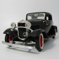 Road Legends 1932 Ford 3-window coupe die-cast model car - scale 1/18