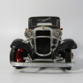 Road Legends 1932 Ford 3-window coupe die-cast model car - scale 1/18