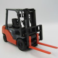 Toyota 8FG / 8FD 25 forklift plastic and die-cast model - scale 1/23