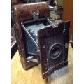 Attractive vintage Kodak Bakelite camera (MEC19)