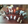 Collection of 20 plastic horses - vintage toys