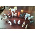 Collection of 20 plastic horses - vintage toys