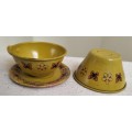 Vintage Hong Kong tin toy - incomplete tea set (x 3 items)