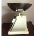 Vintage look Typhoon® Bella Cream Mechanical Kitchen Weighing Scale. 4kg/8lb.