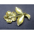 Vintage Flower Brooch. Lovely detail. 50mm. Gold color with pearl beads.