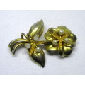Vintage Flower Brooch. Lovely detail. 50mm. Gold color with pearl beads.