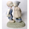 Heritage porcelain figurine - First Kiss - Height 110mm