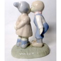 Heritage porcelain figurine - First Kiss - Height 110mm