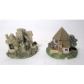 E.P.L. The Old Cottage Collection Set of Two Miniature Cottages.