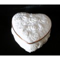 Lenox Heart Shaped Trinket Box with Gold Trim Cream Roses. Just Lovely. 95 x 50mm. Spotless