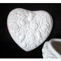 Lenox Heart Shaped Trinket Box with Gold Trim Cream Roses. Just Lovely. 95 x 50mm. Spotless