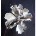 Vintage Trifari Silver Tone Flower Brooch. 50mm diameter.