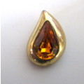 Vintage Pendant.  Amber Faceted Glass stone in Gold toned setting. . Costume Jewelry. 20mm