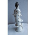 Vintage Porcelain Kwan Quan Yin Statue with Removable Hand. Hand missing. No markings. 18cm.