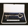 Vintage 21st Key and message scrill in original box. As per photo.