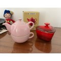 Le creuset  RAMEKIN 0.3L red hearts shaped bowl with lid & pink tea for one set