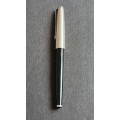 Vintage Parker Fountain Pen made in England (excellent condition) - as per photograph