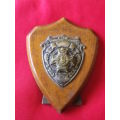 GREAT BRITAIN - SHERWOOD FORRESTERS KC BRASS ON WHITE METAL SHIELD ON WOODEN PLAQUE