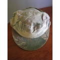 RHODESIAN ARMY - CAMMO CAP WITH DAYGLO INNER LINING - RIM 61cm/24" LARGE   (3819)