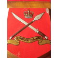 RHODESIAN ARMY - EARLY QC SCHOOL OF INFANTRY PLAQUE - MADE MUNDAY, ENGLAND MINOR DAMAGE   (7838)
