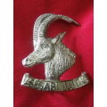 ZIMBABWE ARMOURED CORPS - CHROME BERET BADGE - SAME AS RhACR, ONLY LUGS DIFFER     (7884)