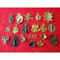 BRITISH ARMY WW2  LOT OF CAST BADGES - SEE PICS FOR QUANTITY AND QUALITY (8497)