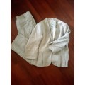100% Linen suit by Carducci Women Size: 38 The jacket is lined