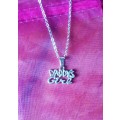 Delicate silver tone fashion necklace with `Daddy`s girl` pendant
