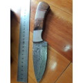 Handmade DAMASCUS Steel Knife, Wooden handle. Crazy R1 start, No reserve.
