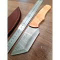 Handmade Damascus steel HUNTING Knife with Wooden handle scales.